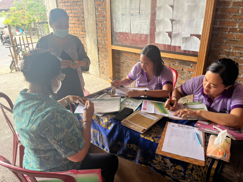 Kegiatan Posyandu Balita dan Posyandu Lansia di Br. Kelepekan